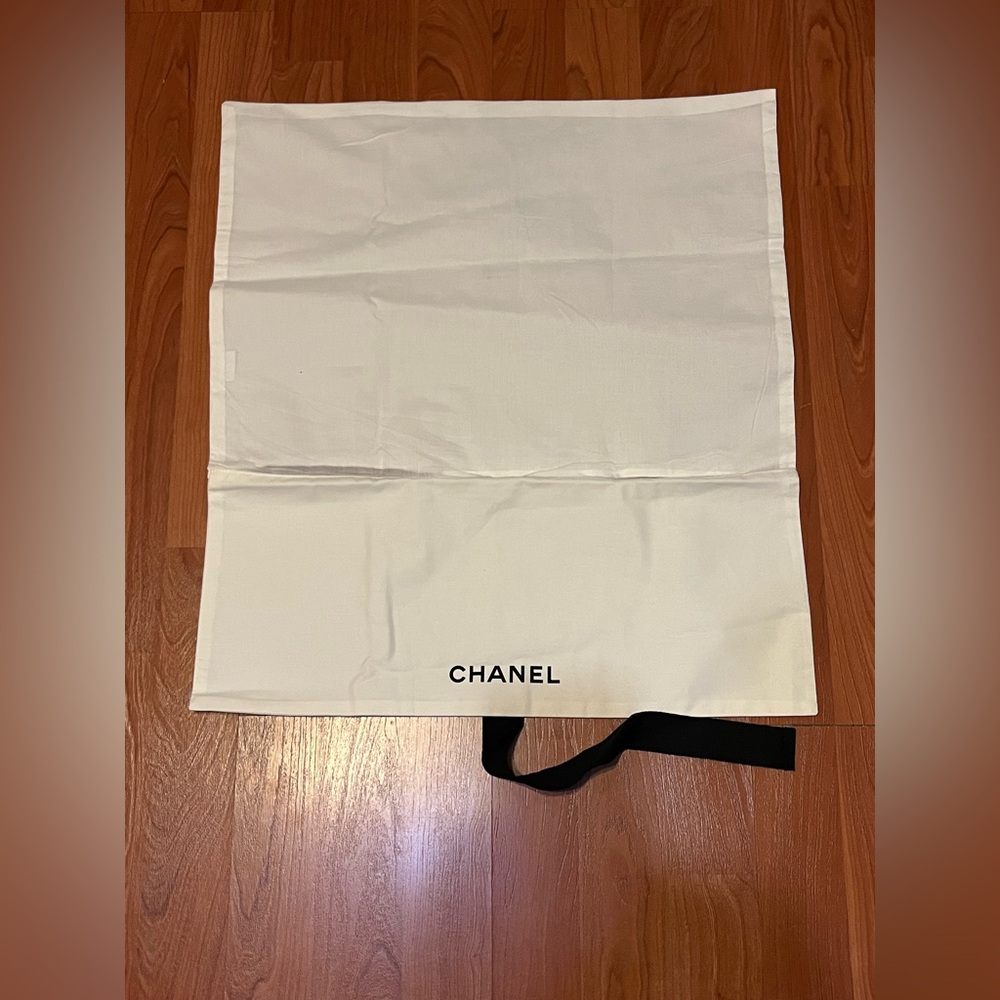 CHANEL Ivory Bag with Black Lettering - Picture 3 of 4